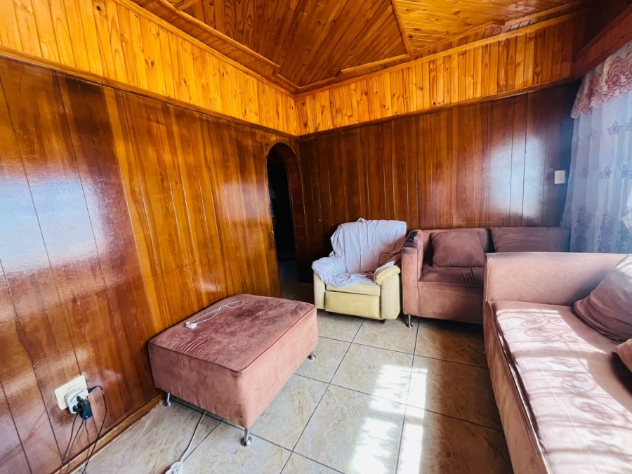 3 Bedroom Property for Sale in Molifi Tau Kloof Free State